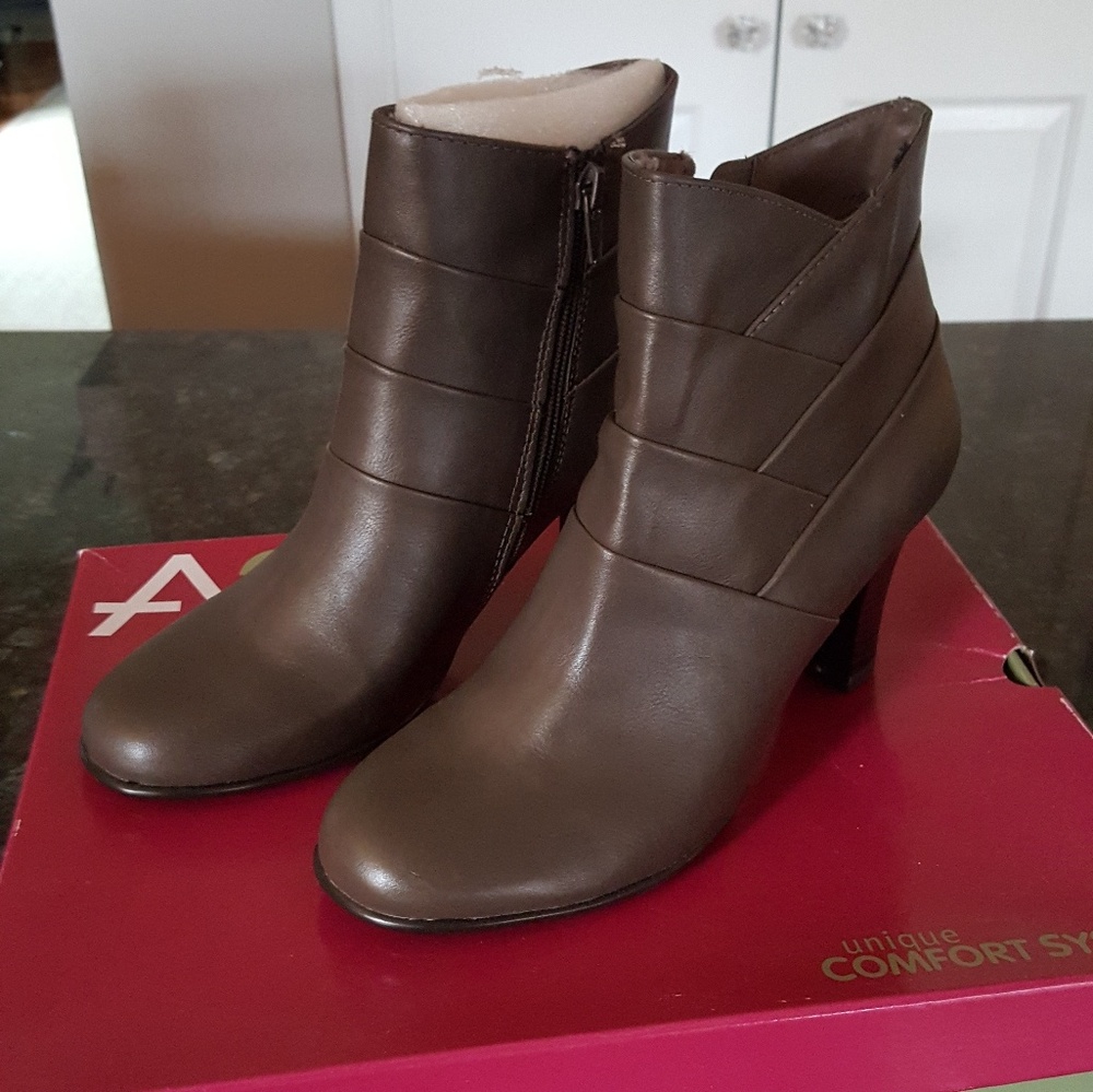 Dark taupe booties